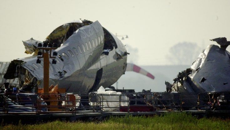 Aereo precipitato a Milano, la tragica coincidenza: caduto nella via dedicata alla Strage di Linate a venti anni dai 118 morti del 2001