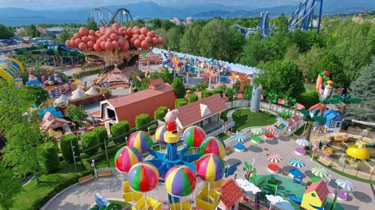 Parchi divertimento, i dati Siae: nel 2025 oltre 20,6 milioni di visitatori