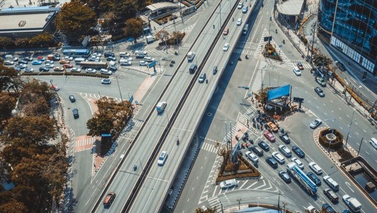 L’auto elettrica? Si ricarica con un sistema peer-to-peer