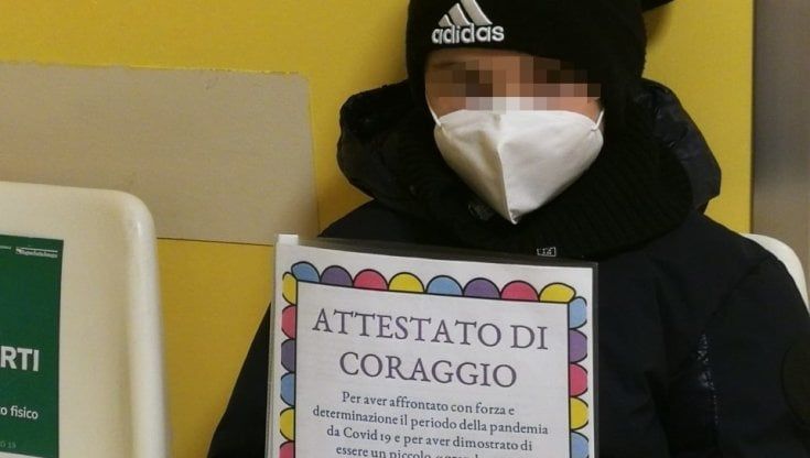 Covid, a Parma attestato di coraggio per i bambini all'open day vaccinale 