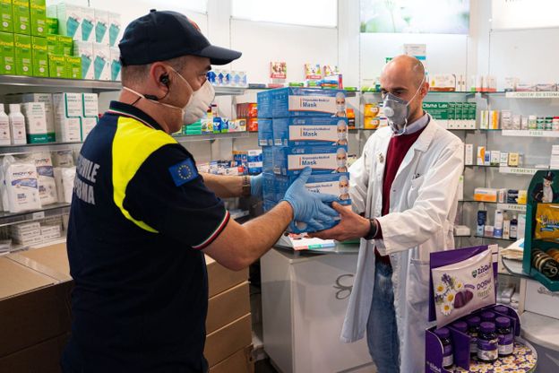 Mascherine, il Comune di Parma avvia la distribuzione in farmacia