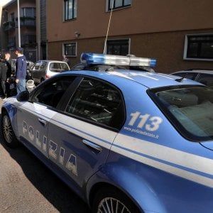 Roma, coltivava la droga in camera da letto: arrestato pensionato a San Basilio