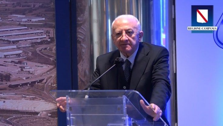 Covid, De Luca: "Multe fino a mille euro e piano straordinario di controlli"