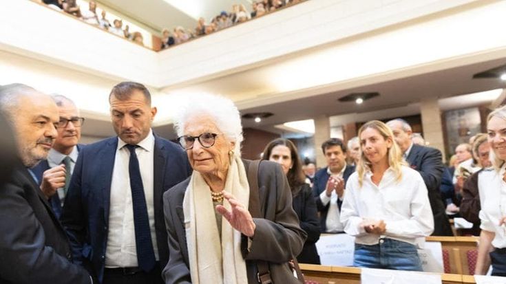 7 ottobre, Liliana Segre in sinagoga. Majorino-Meghnagi, polemica sul gemellaggio con Tel Aviv