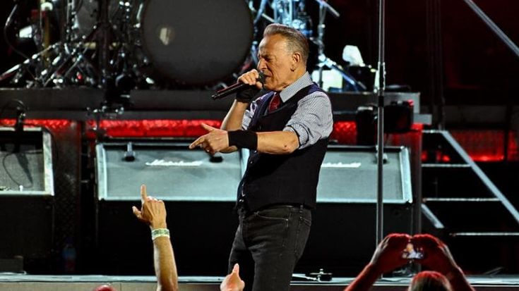 Tom Morello annuncia “Power to the People” con Foo Fighters, Springsteen & Co.