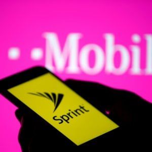 Usa, fusione record tra T-Mobile e Sprint: nasce gigante da 127 milioni di clienti