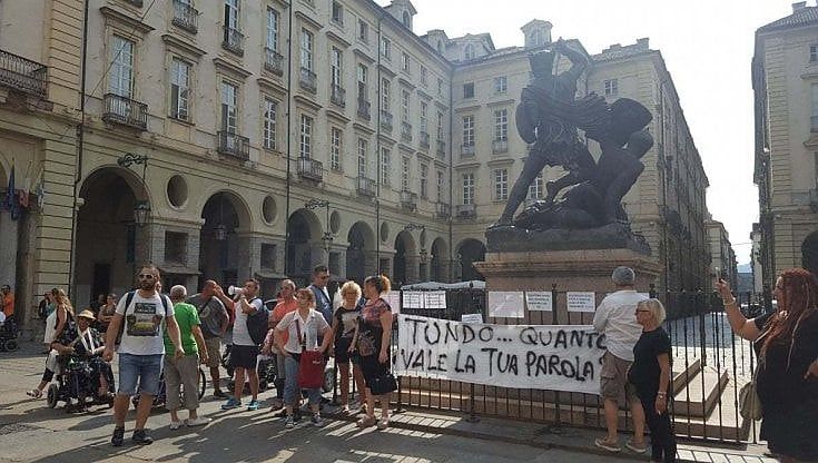 Pulmini senza gasolio, corse saltate: nel caos a Torino il trasporto comunale degli studenti disabili 