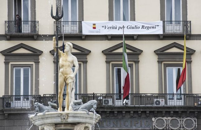 Comune di Napoli, a Palazzo San Giacomo un striscione per Giulio Regeni