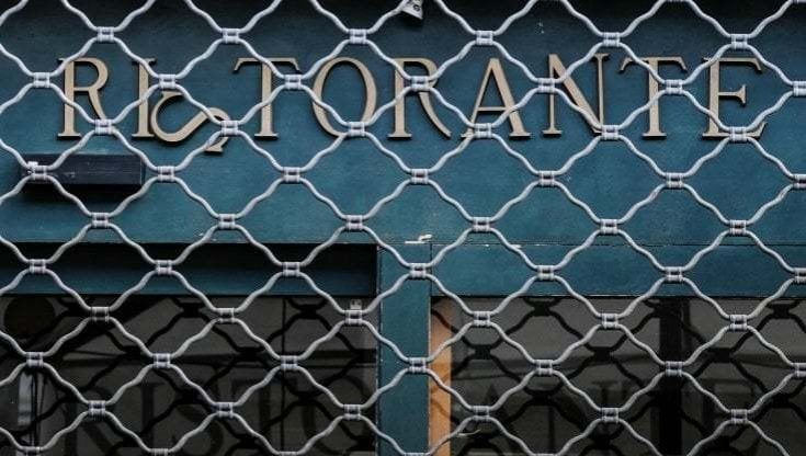 Coronavirus, "Lockdown inutile, meglio fare come la Svezia". Lo studio di Stanford che dà ragione a Vaia