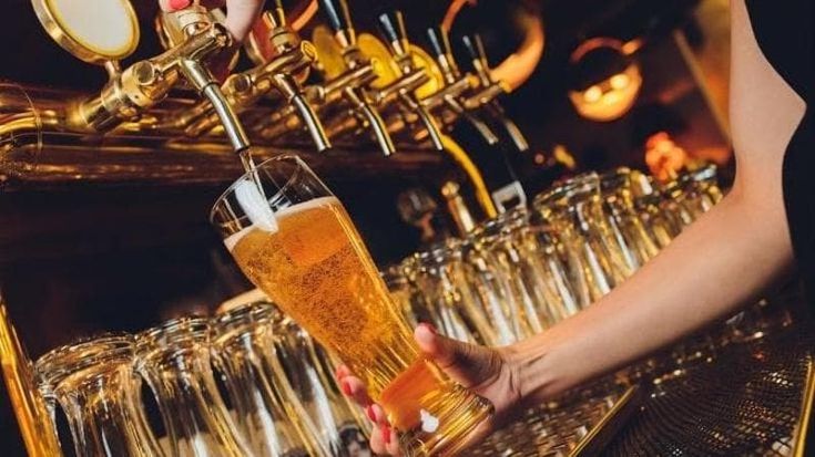 L’allarme clima suona anche per la birra. “Orzo e luppolo soffrono, produzione di bionda a rischio”
