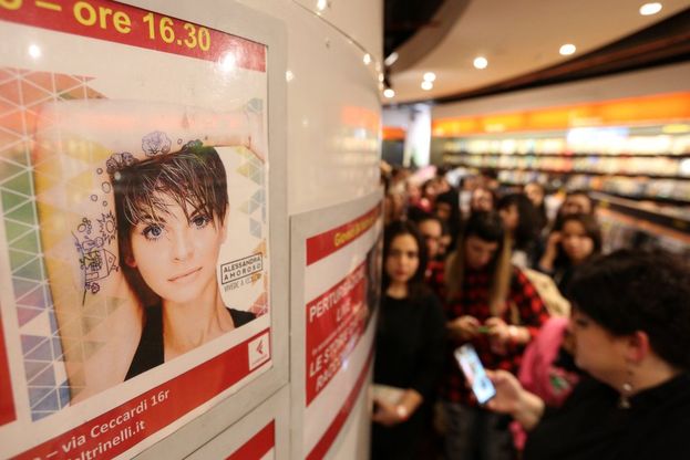 C'è Alessandra Amoroso, per i fan spunta il sole 