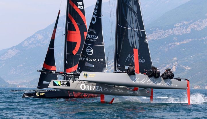 Riva GC32 Show Cammas in testa
