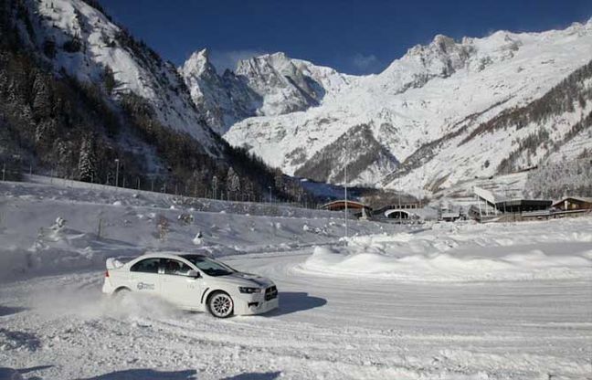 Divertimento e adrenalina al volante sulla neve di Courmayeur