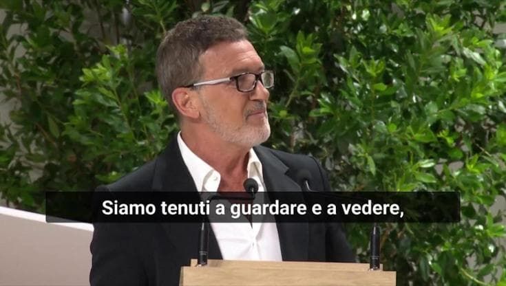 Banderas al Papa: "L'arte è alternativa alla violenza. L'Intelligenza artificiale ci ruba l'anima"
