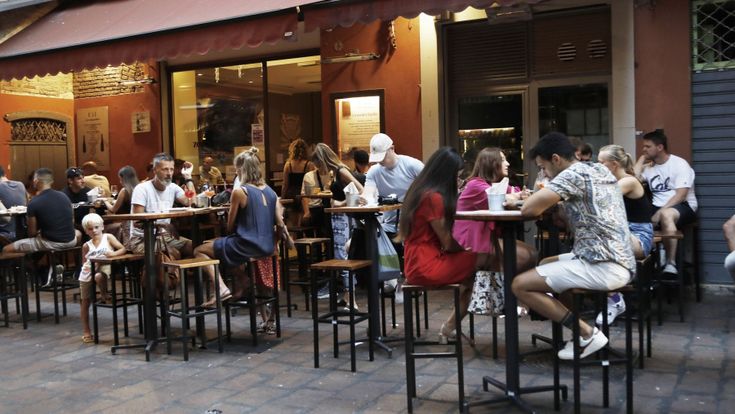 Bonus ristoranti, 600 milioni in tavola: ecco il contributo per comprare Made in Italy. Esercenti: "Non sono sufficienti"