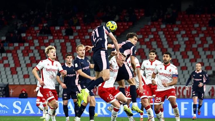 Tre squilli rosanero: il Palermo sbanca Bari e corre in classifica