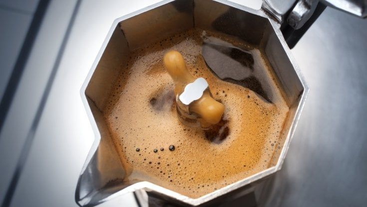 I benefici del caffè: un consumo moderato e costante migliora attenzione, prontezza e concentrazione