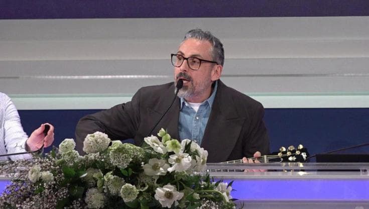 Sanremo, Brunori Sas in conferenza stampa canta 'Canzone contro la paura'