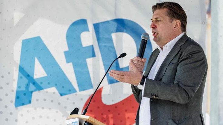 Germania, torna il leader dell’Afd “marionetta di Mosca”. Ma a Dresda lo applaudono