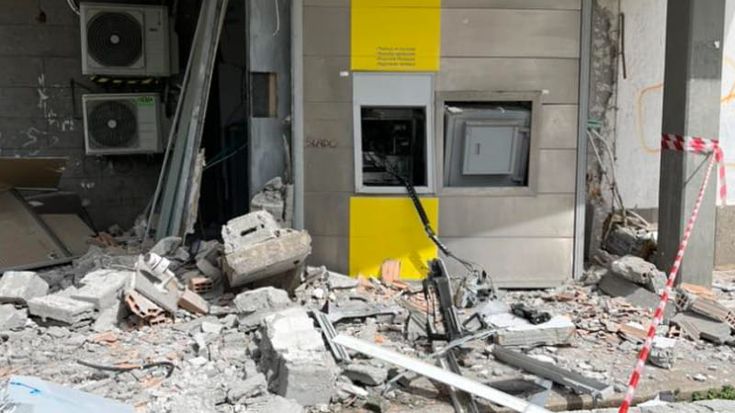 Assalto nella notte all’ufficio postale: banditi in fuga con 30mila euro in contanti