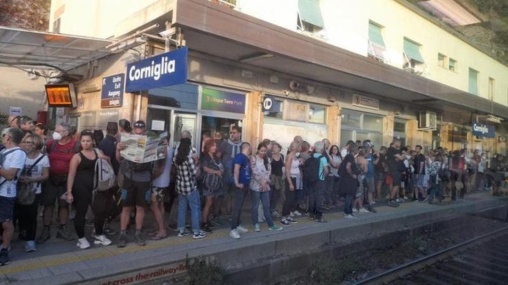 Le Cinque Terre e l’overtourism. Il sindaco di Monterosso contro le ferrovie: “Treni più cari, un errore che colpirà i turisti migliori e non i crocieristi”