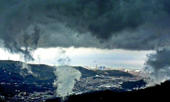 Maltempo, fine allerta a mezzogiorno. Prevista mareggiata