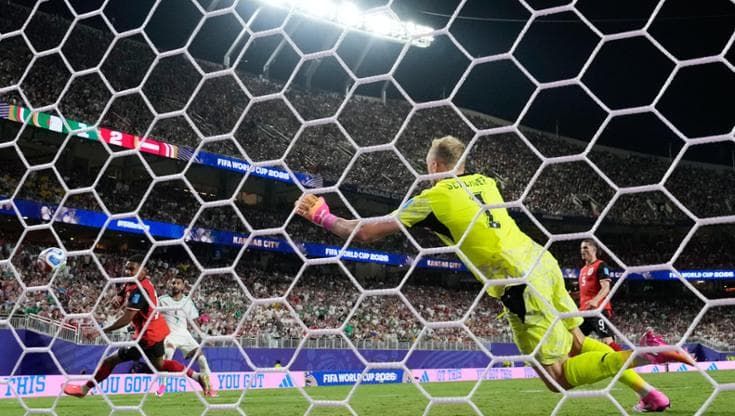 L’ignaro Mahrez, quando il gol scontenta tutti
