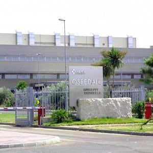 Cerignola, pretende di saltare la fila al Pronto soccorso e aggredisce medico e infermiere 