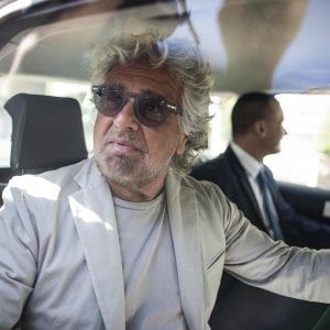 M5S, kermesse dai grandi numeri a Palermo. Sfuma l’arrivo in mongolfiera di Grillo