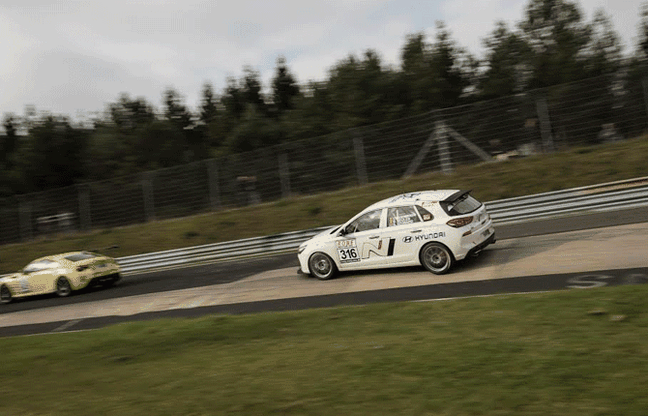 Hyundai i30 N in pista alla 24 Ore del Nurburgring