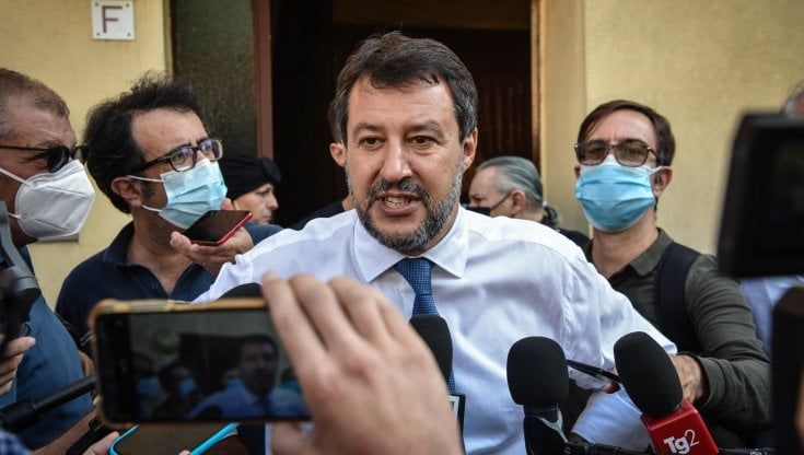 Milano, saltano i nervi nel centrodestra: Salvini non aspetta Meloni all'evento per Bernardo, ira di La Russa e Santanché