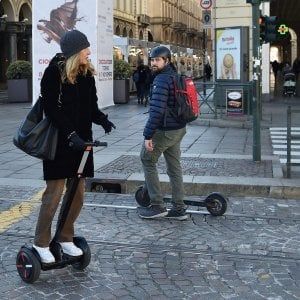 Torino, scuola guida di monopattino, l'idea del Comune per migliorare la sicurezza 
