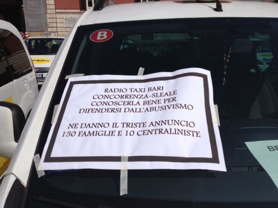 Taxi in sciopero a Bari, disagi in citt&agrave;
