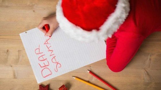 Germania, i regali non sono quelli della letterina per Babbo Natale: bambino chiama la polizia