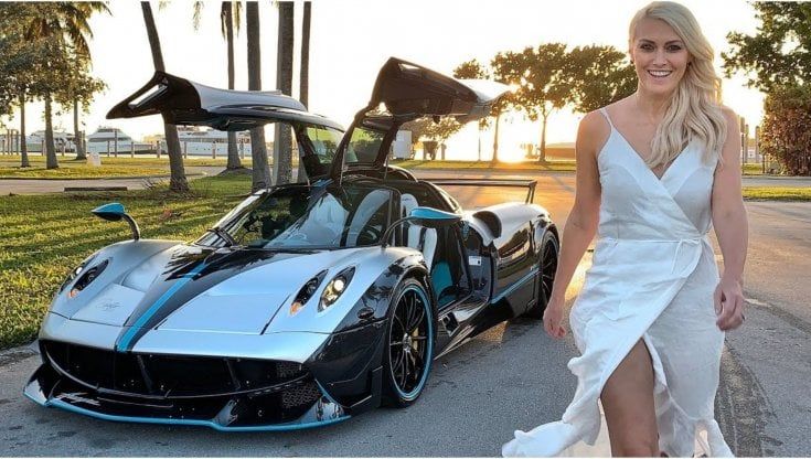 Supercar Blondie, la influencer da milioni di dollari