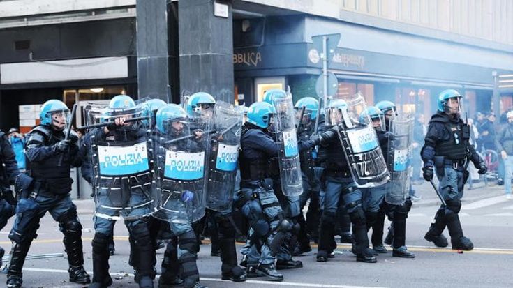 That unease amongst police officers: “Politicians should tone down their rhetoric, “don’t turn us into enemies”