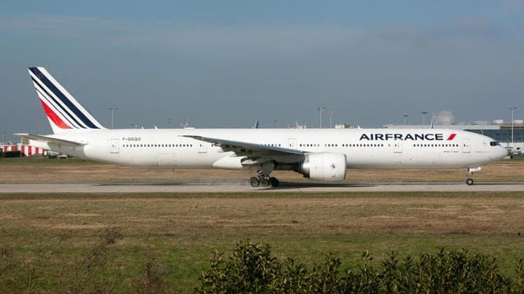 Air France, l’addio a Orly, Charles de Gaulle unico hub a Parigi. Per le rotte interne c’è Transavia
