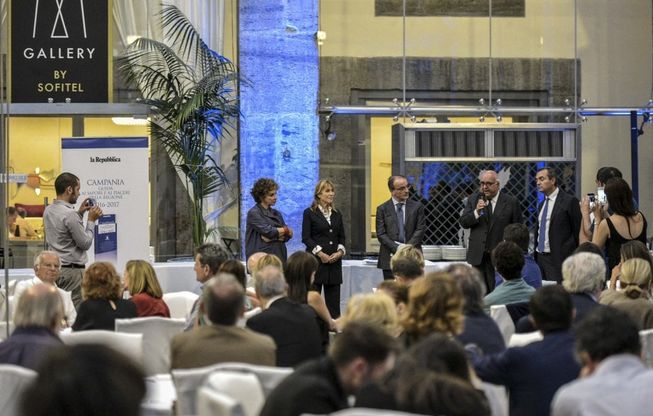 Guida ai sapori della Campania, la presentazione a Palazzo Caracciolo  