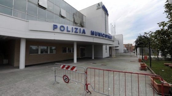 Bari, 82enne in auto investe una donna e scappa: indagato per omissione di soccorso