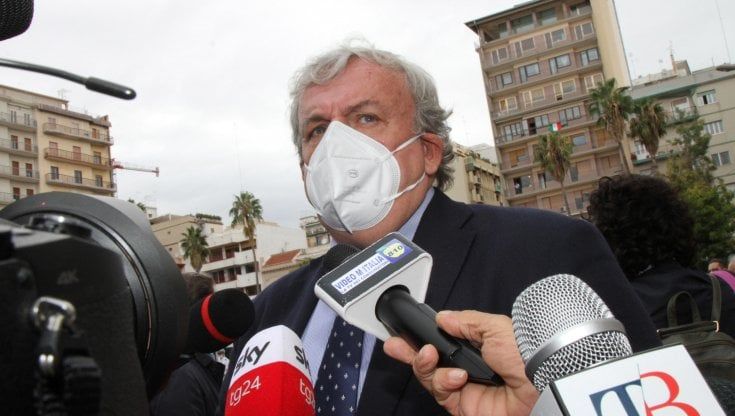 Covid, l'appello di Emiliano a studenti e lavoratori pugliesi fuorisede: "Fate un sacrificio, restate dove siete"