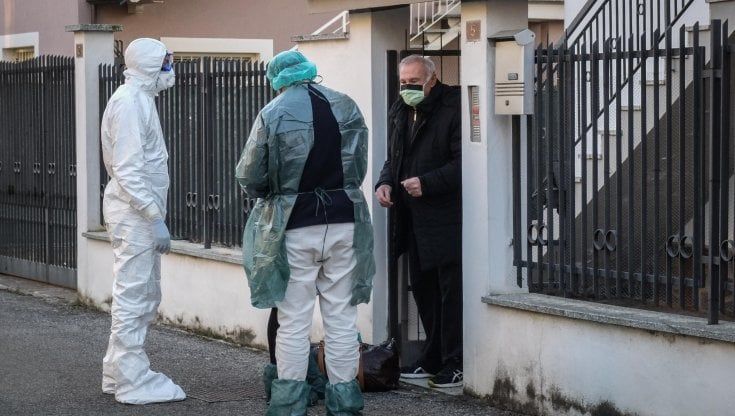 Coronavirus, il presidente dei virologi: "Rischio di ondata grave, ma siamo in tempo per invertire il trend"