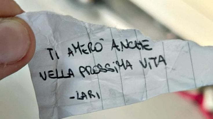 Piazza Armerina, la quindicenne suicida: il mistero del biglietto d’addio al fidanzato. La sorella: “Non è la sua scrittura”