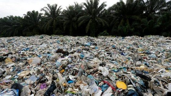 Tonnellate di rifiuti dai paesi sviluppati, ultimatum della Malesia: "Non siamo la vostra discarica"