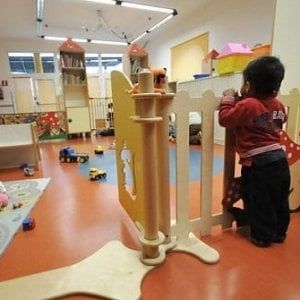 Piacenza, due maestre di un asilo nido arrestate per maltrattamenti