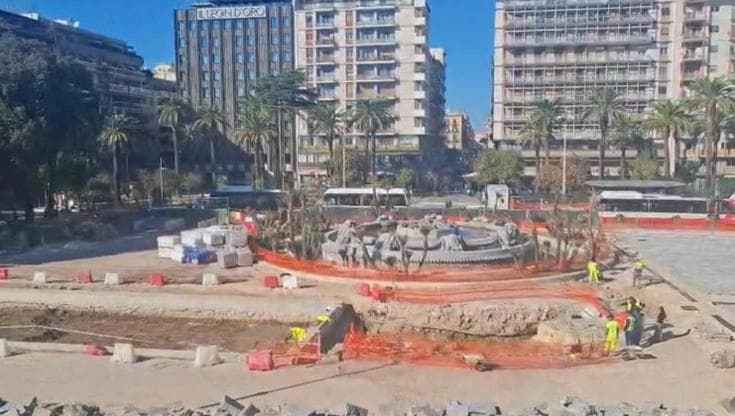Un’antica tomba scoperta sotto piazza Moro. Rfi: “Il ritrovamento non rallenta il cantiere”
