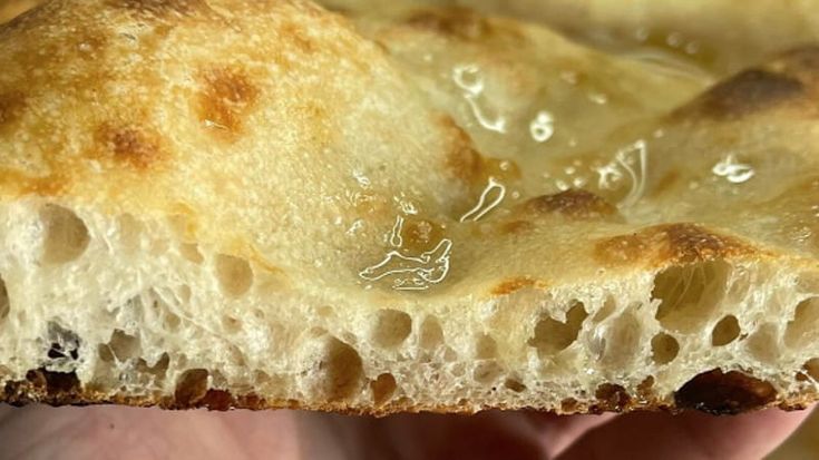 La rivincita della pizza romana sottile e croccante: “Quella che si comprava all’uscita di scuola”