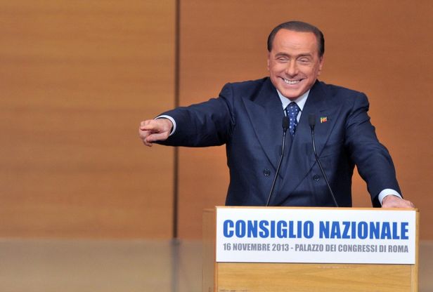 Rinasce Forza Italia, Berlusconi sul palco