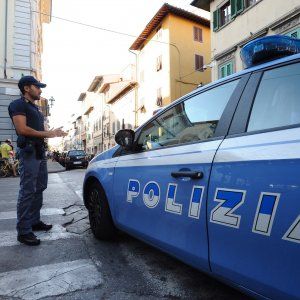 Milano, minacciano disabile per avere una parte della pensione: arrestati padre e figlio