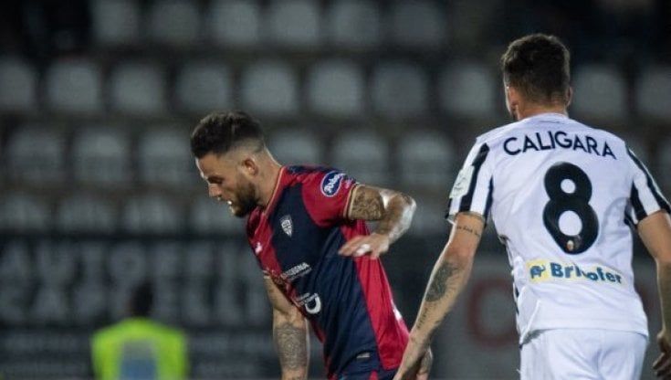 Ascoli-Cagliari 2-1, Dionisi e Pedro Mendes portano i bianconeri a -1 dalla zona playoff