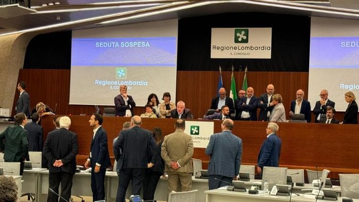 Caccia nei valichi montani, le opposizioni occupano il Consiglio regionale per fermare il via libera